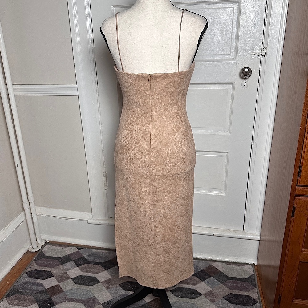 3/$20 💥 4SI3NNA Bodycon Dress Sz S‎ Neutral Muted Snakeskin Print Slit - Picture 3 of 16